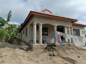 5bdrm House in Mampongteng Abrade, Kumasi Metropolitan for sale