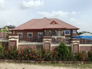 8bdrm House in Atimatim Adubinso., Kumasi Metropolitan for sale