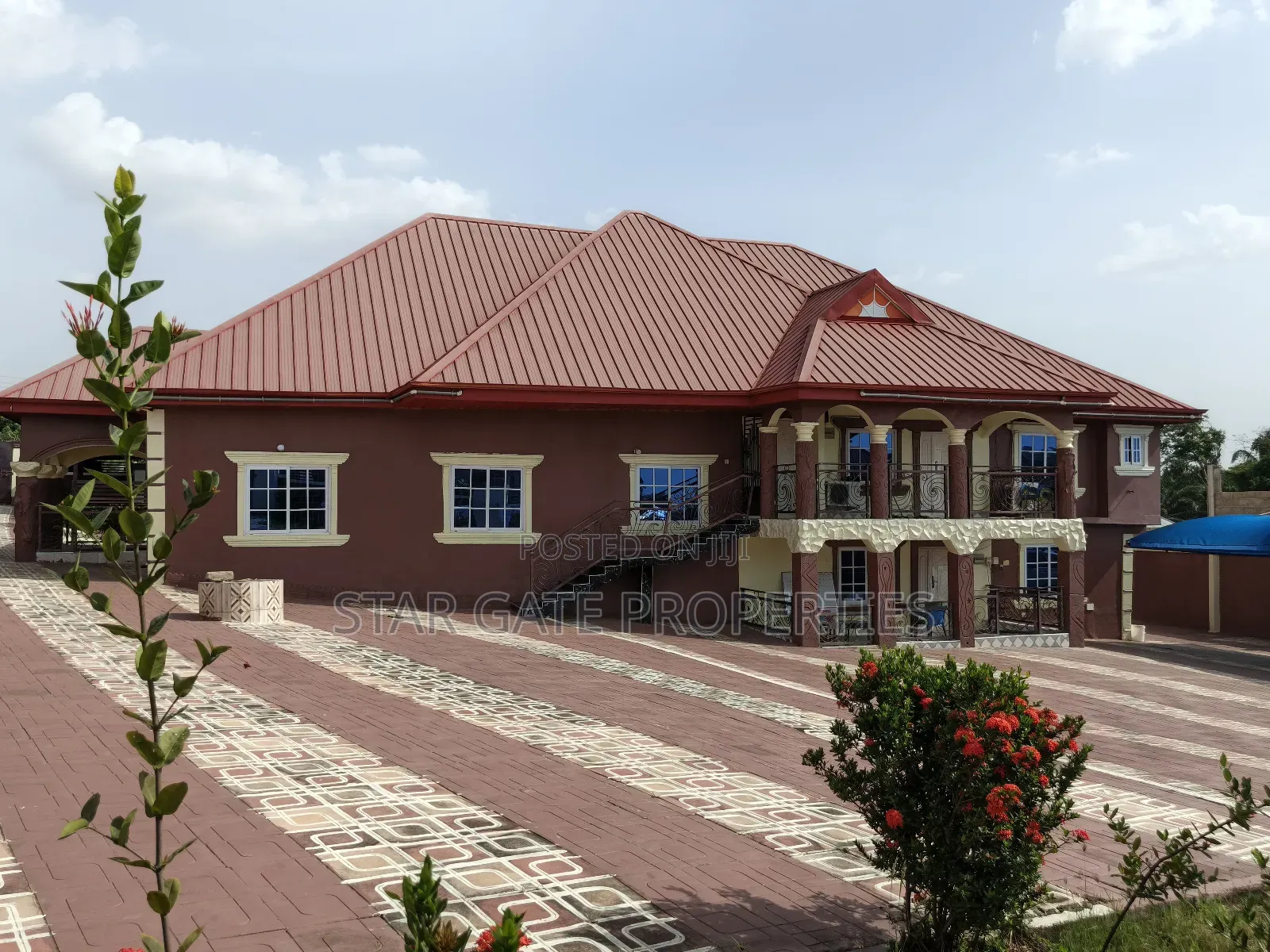 8bdrm House in Atimatim Adubinso., Kumasi Metropolitan for sale