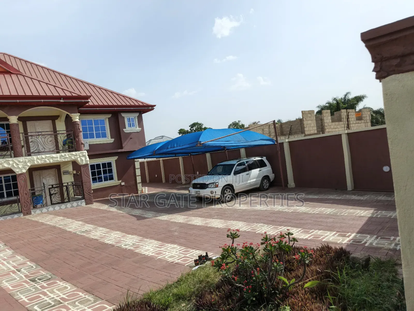8bdrm House in Atimatim Adubinso., Kumasi Metropolitan for sale