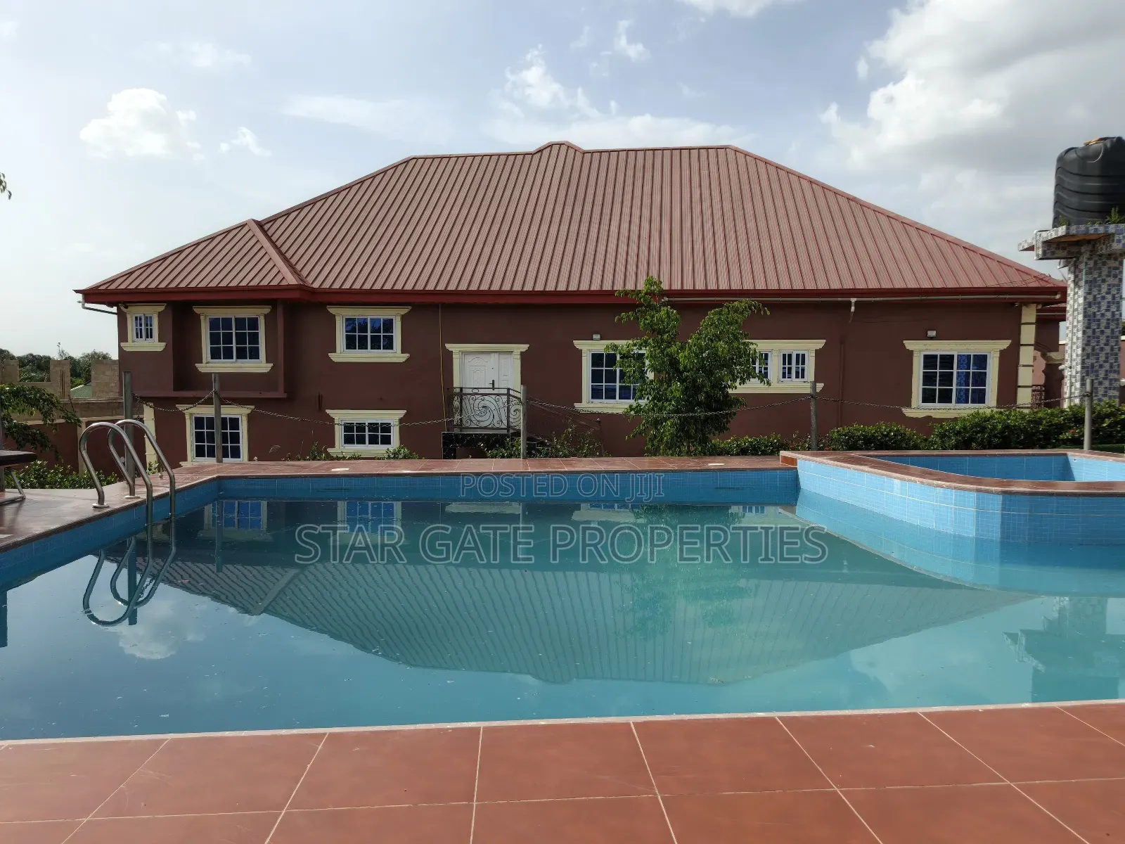 8bdrm House in Atimatim Adubinso., Kumasi Metropolitan for sale