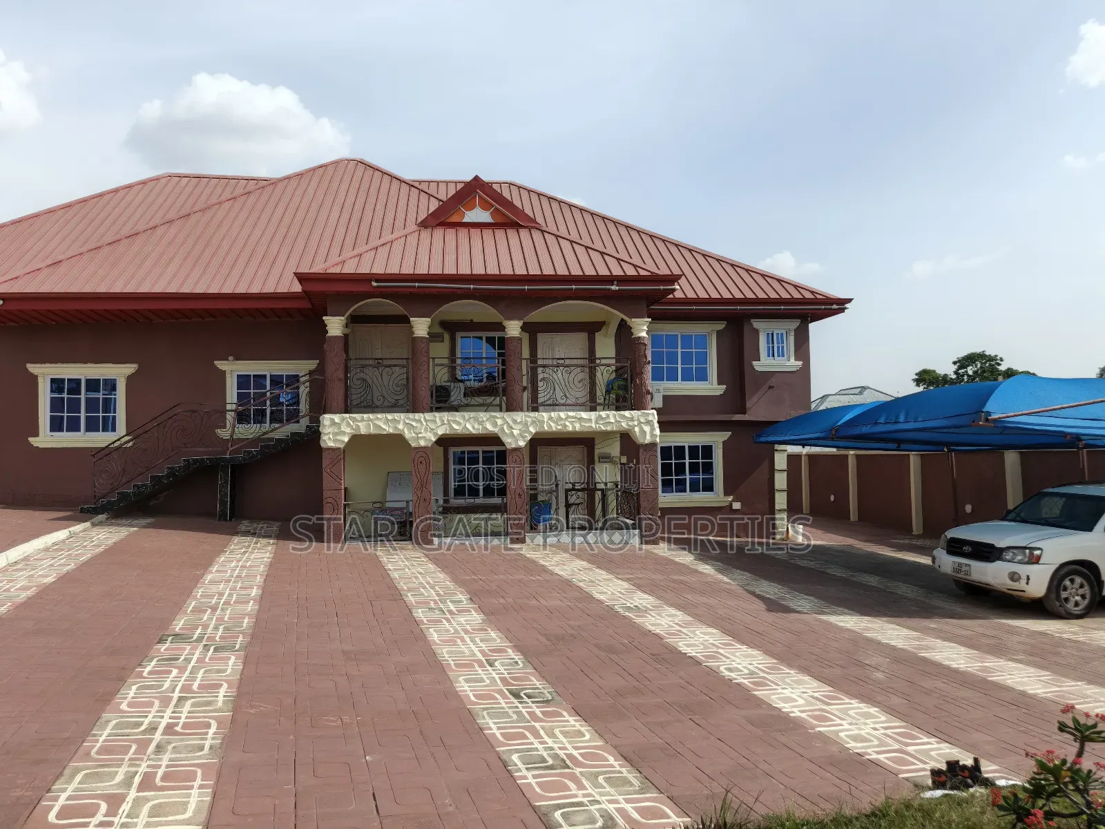 8bdrm House in Atimatim Adubinso., Kumasi Metropolitan for sale