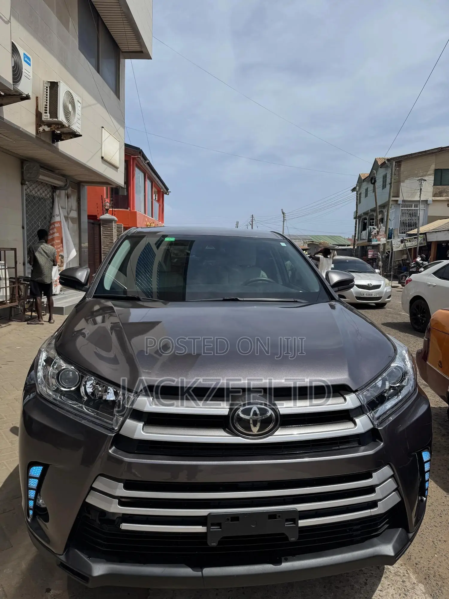 Toyota Highlander LE 2019 Brown