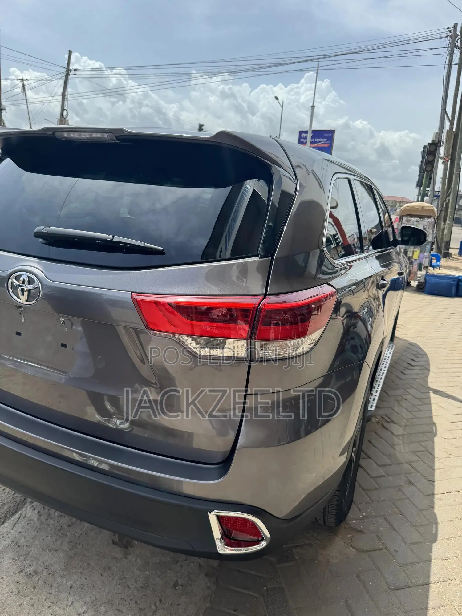 Toyota Highlander LE 2019 Brown