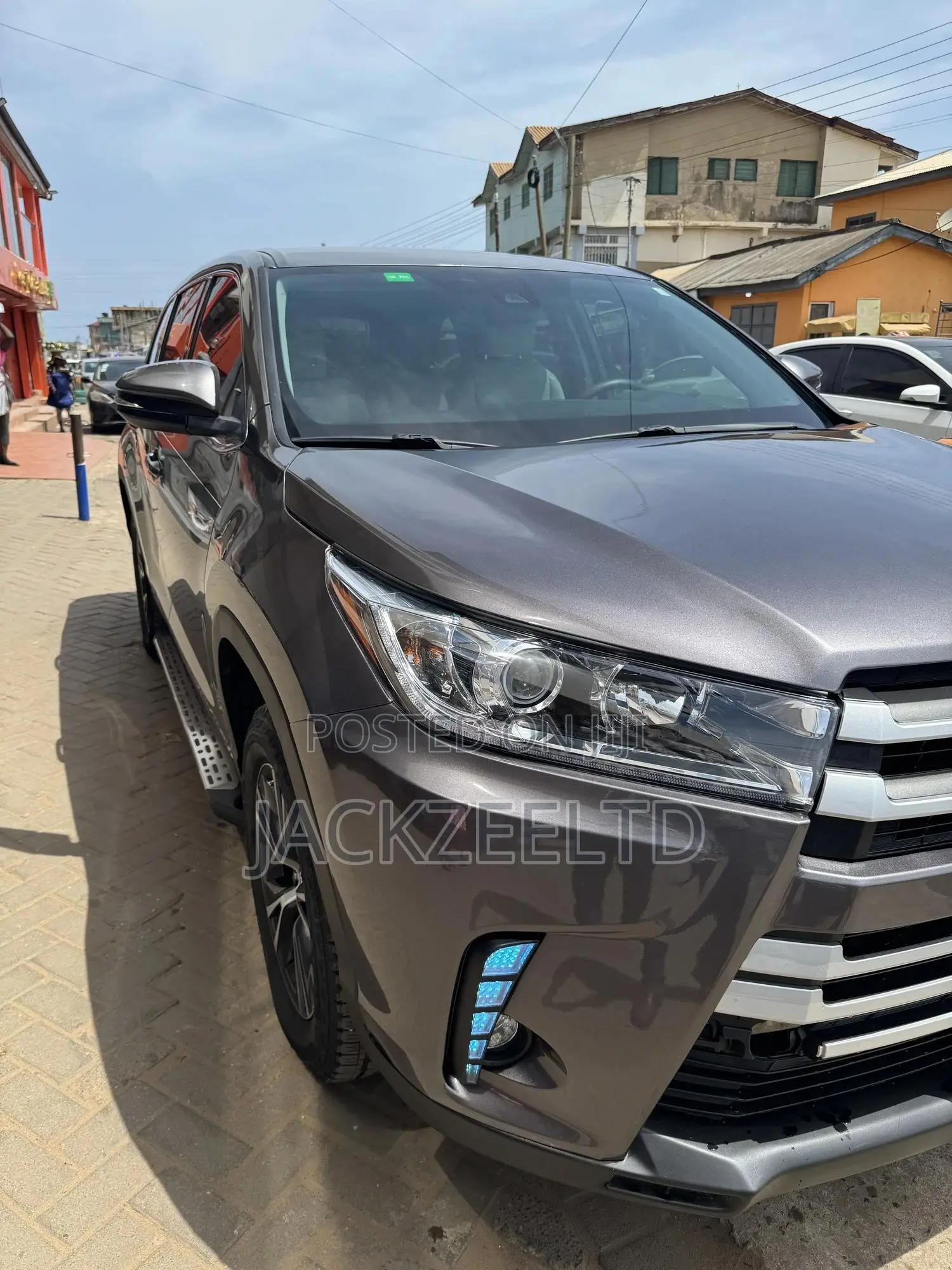 Toyota Highlander LE 2019 Brown