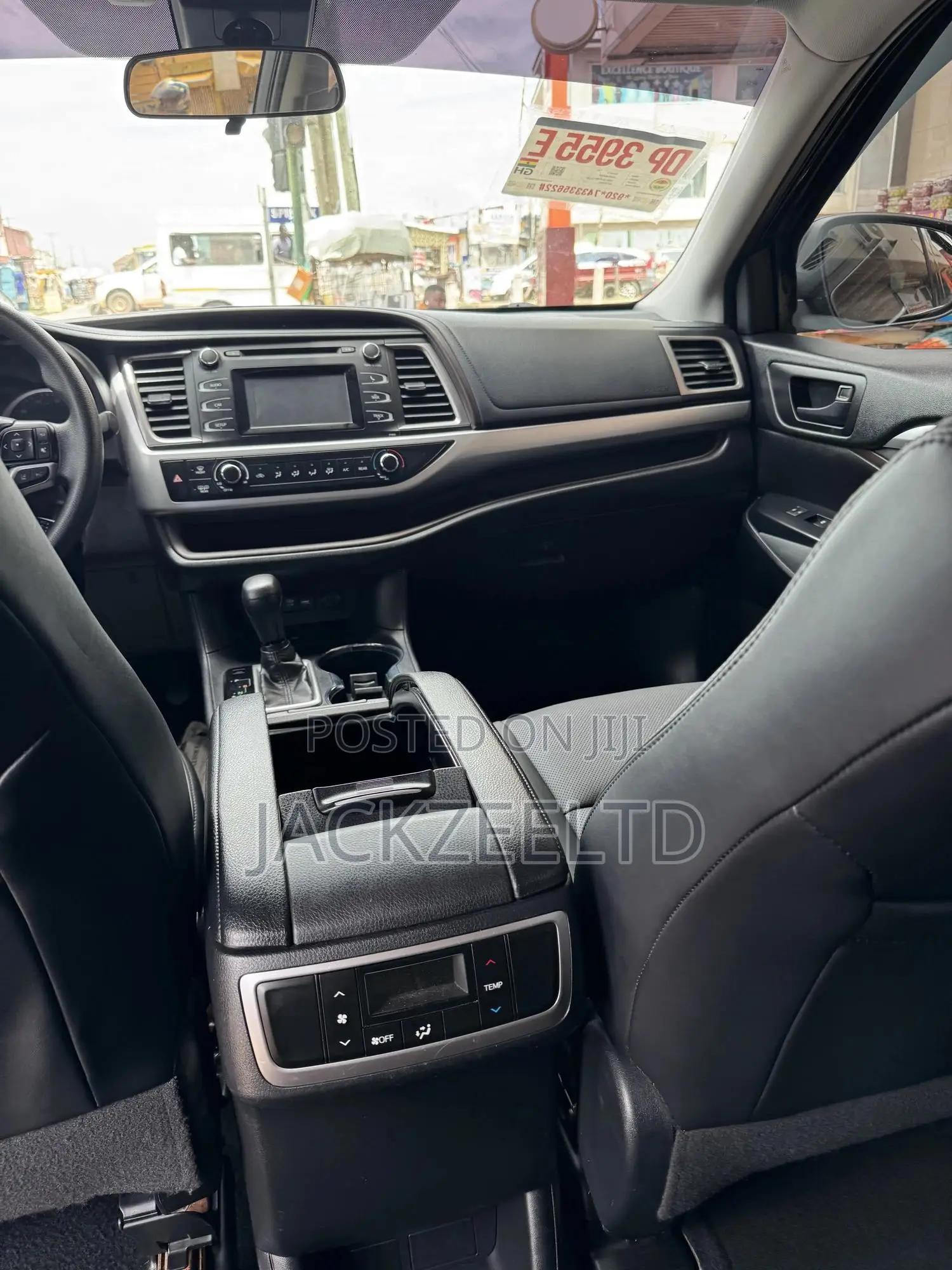Toyota Highlander LE 2019 Brown