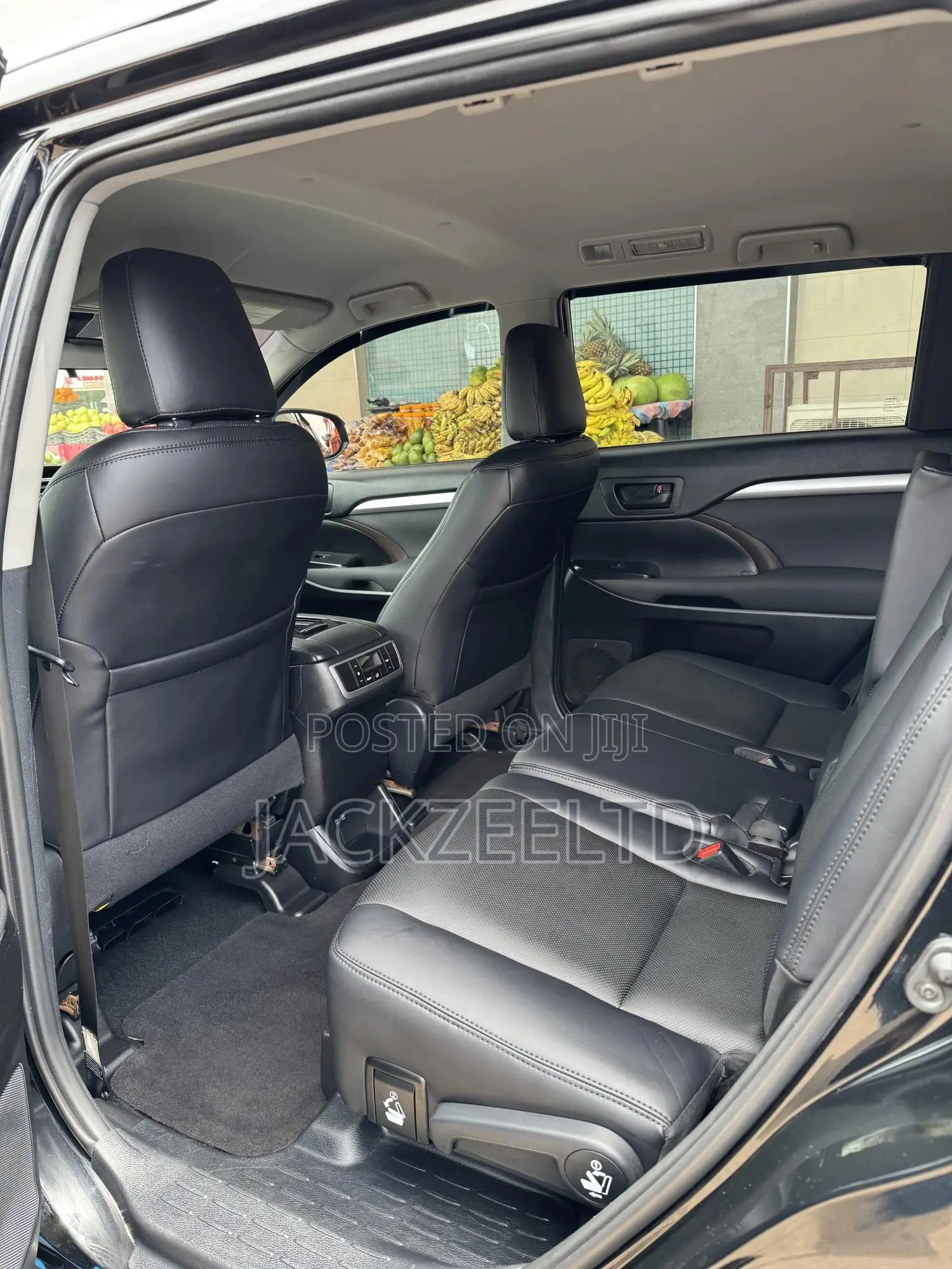 Toyota Highlander LE 2019 Brown