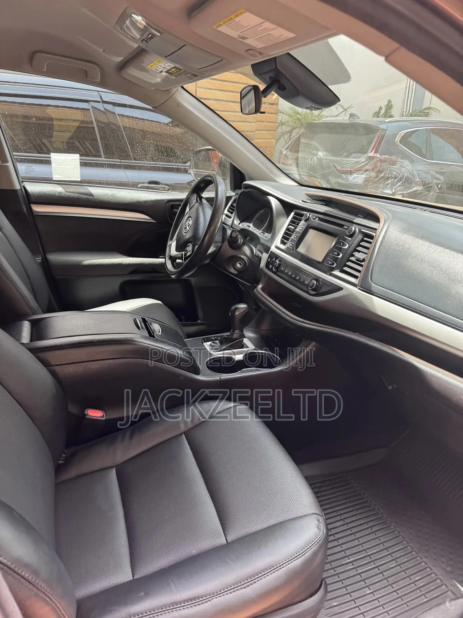 Toyota Highlander LE 2019 Brown