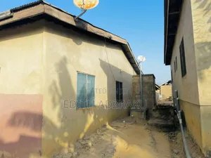 5bdrm House in Bosomtwe for sale