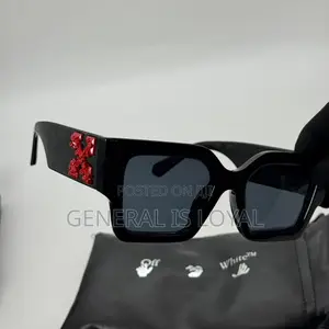 Off-White Catalina Sunglasses in Black With a Gold Logo.