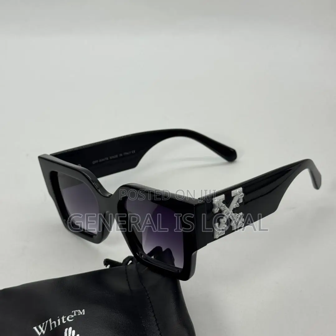 Off-White Catalina Sunglasses in Black With a Gold Logo.