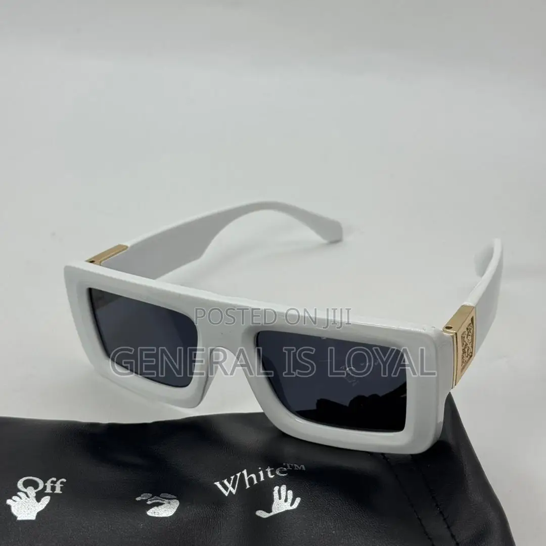 Off-White Catalina Sunglasses in Black With a Gold Logo.