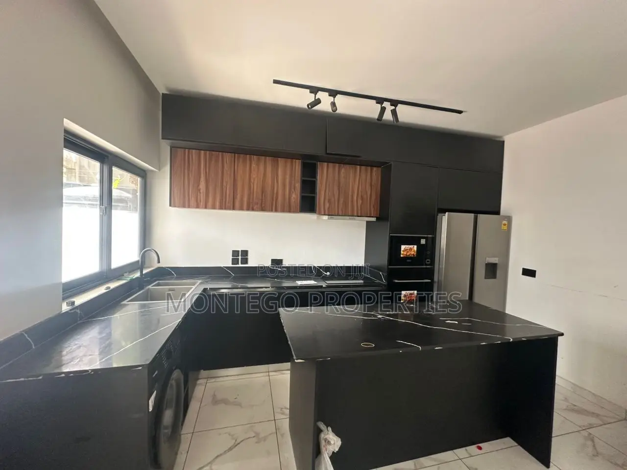 3bdrm House in Adjiringanor, School Junction for rent