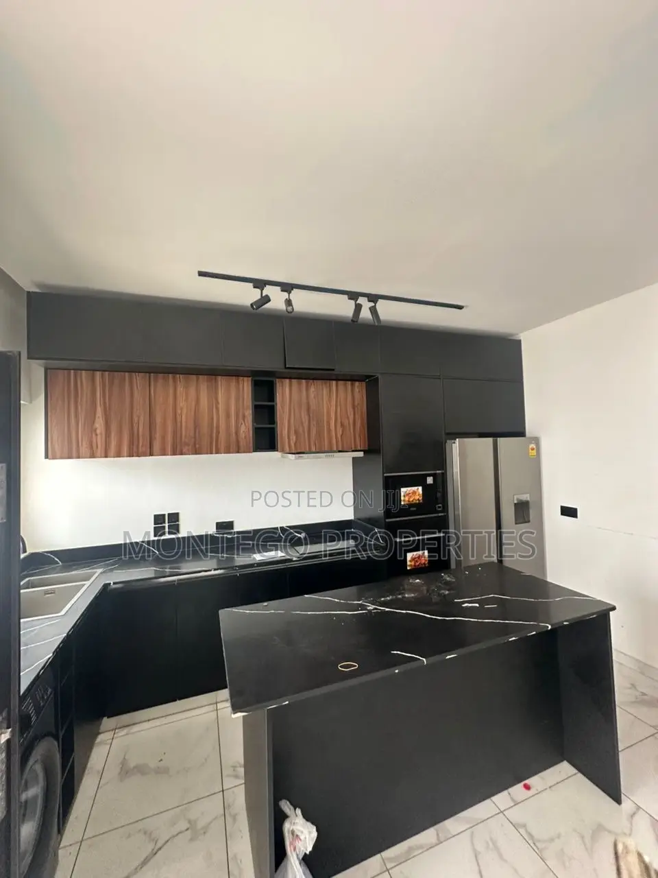3bdrm House in Adjiringanor, School Junction for rent