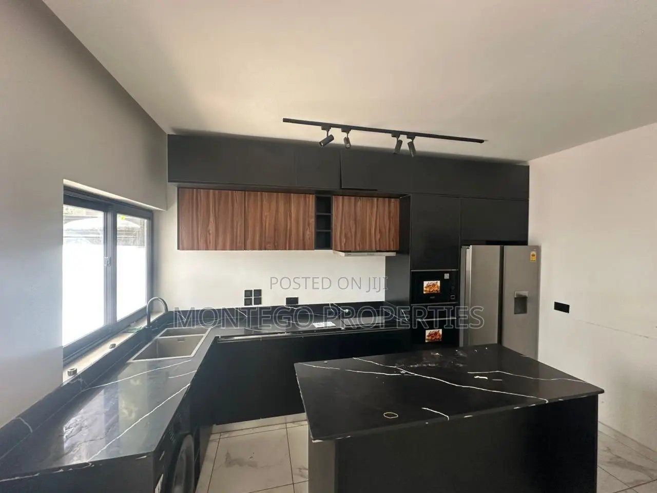 3bdrm House in Adjiringanor, School Junction for rent