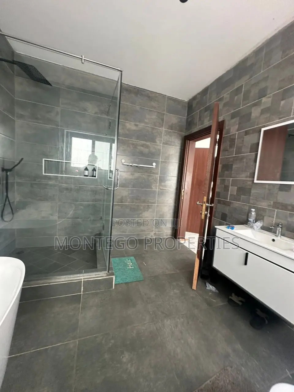 3bdrm House in Adjiringanor, School Junction for rent