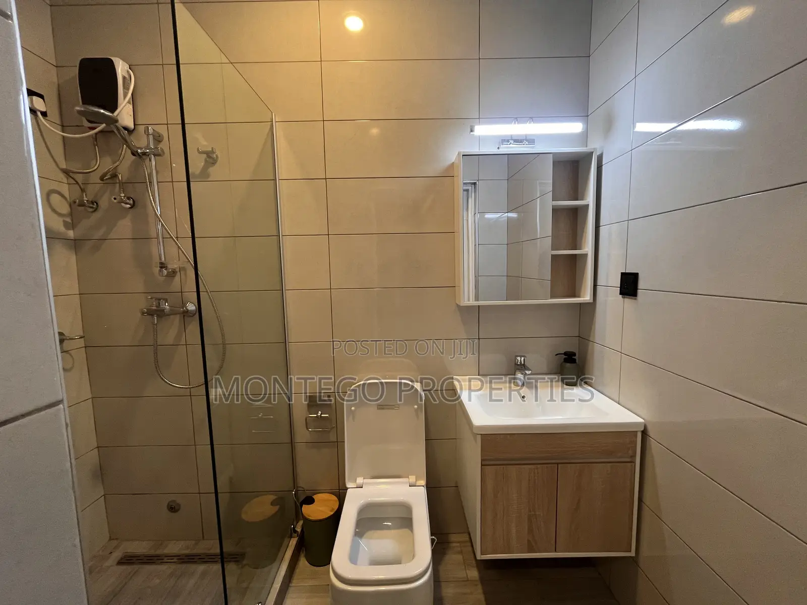 Furnished 3bdrm Townhouse / Terrace in East Legon, American House
