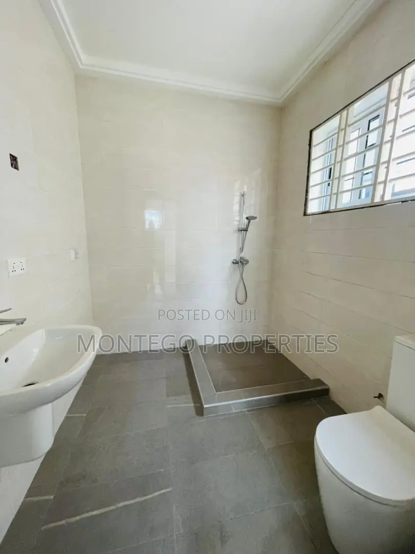 3bdrm House in East Legon, A&C Mall Area for sale
