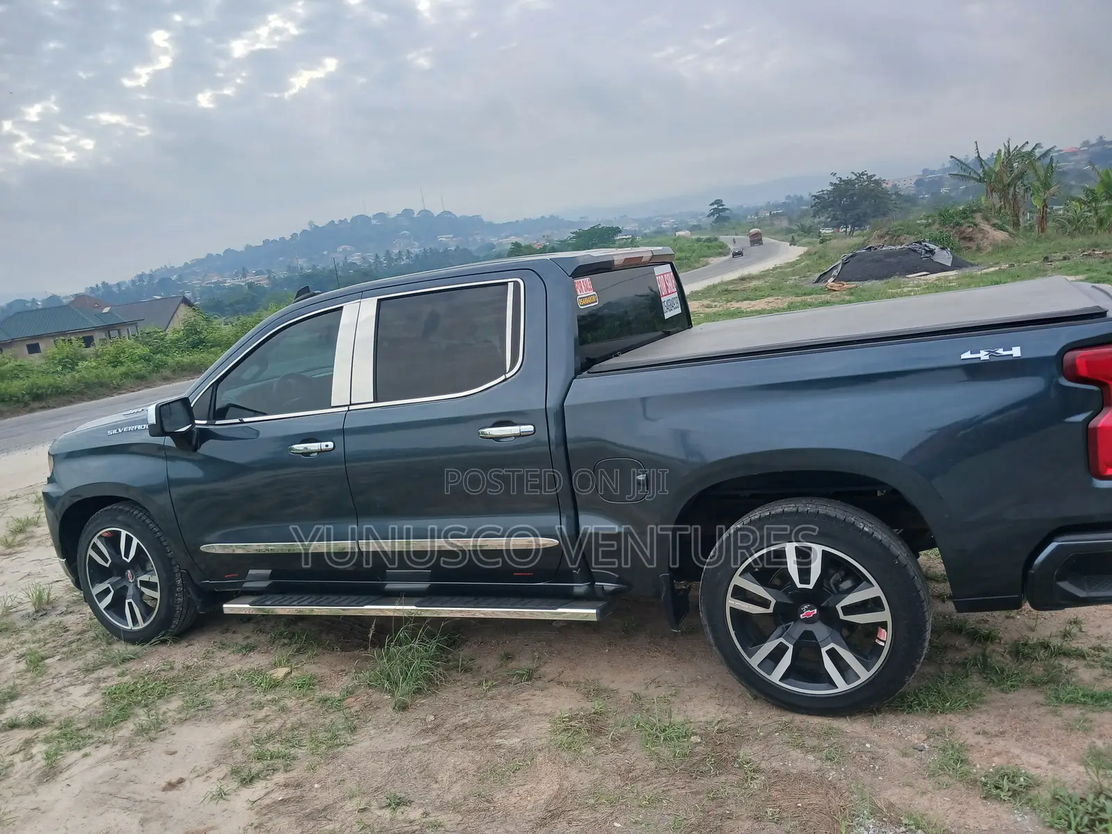 Chevrolet Silverado 2021 Green