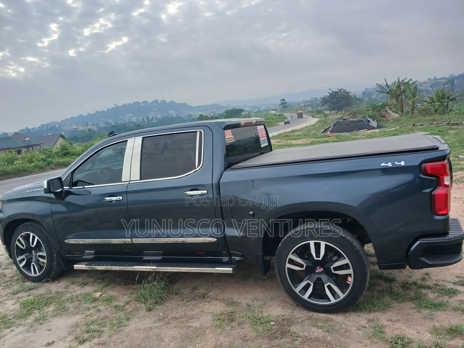 Chevrolet Silverado 2021 Green
