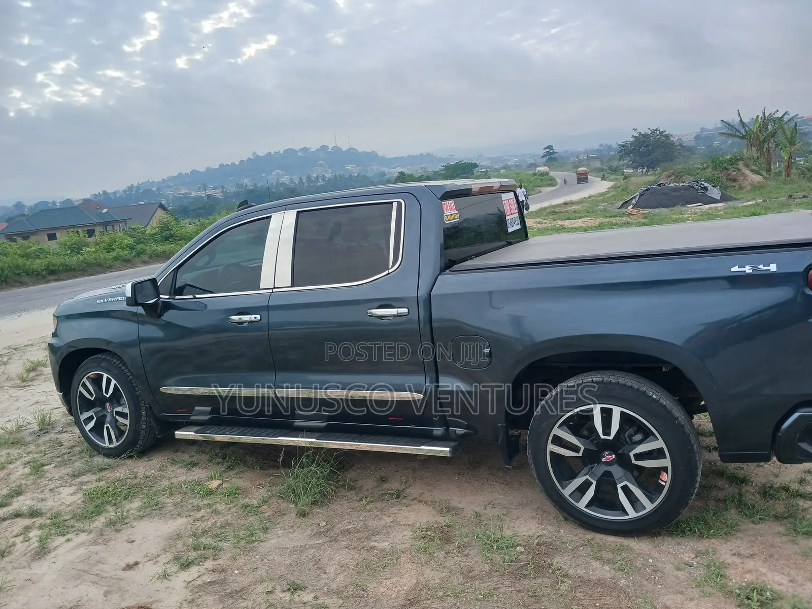 Chevrolet Silverado 2021 Green