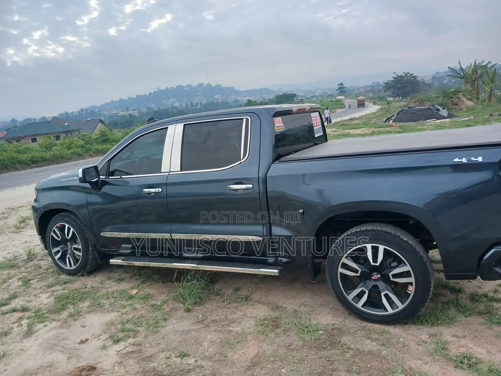 Chevrolet Silverado 2021 Green