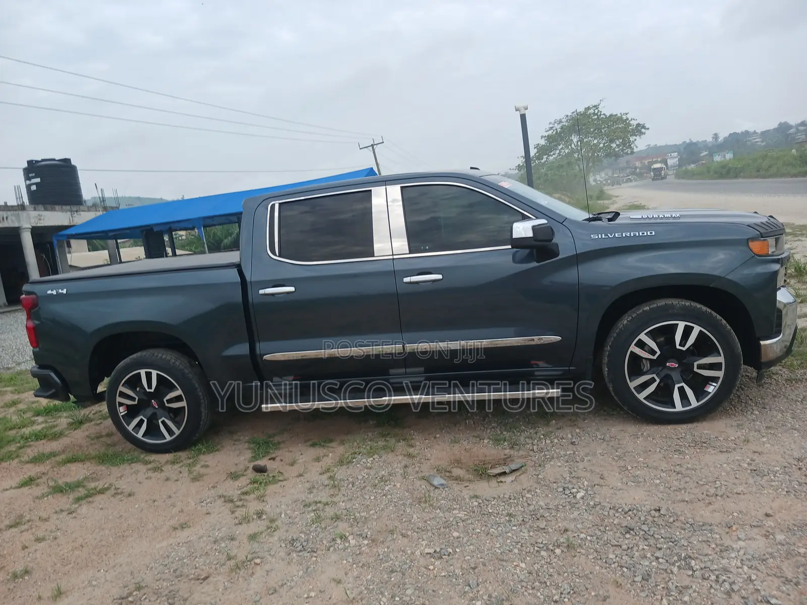 Chevrolet Silverado 2021 Green