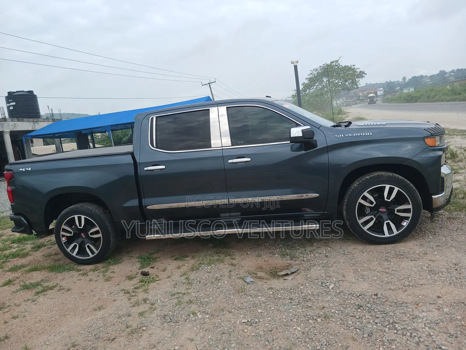 Chevrolet Silverado 2021 Green