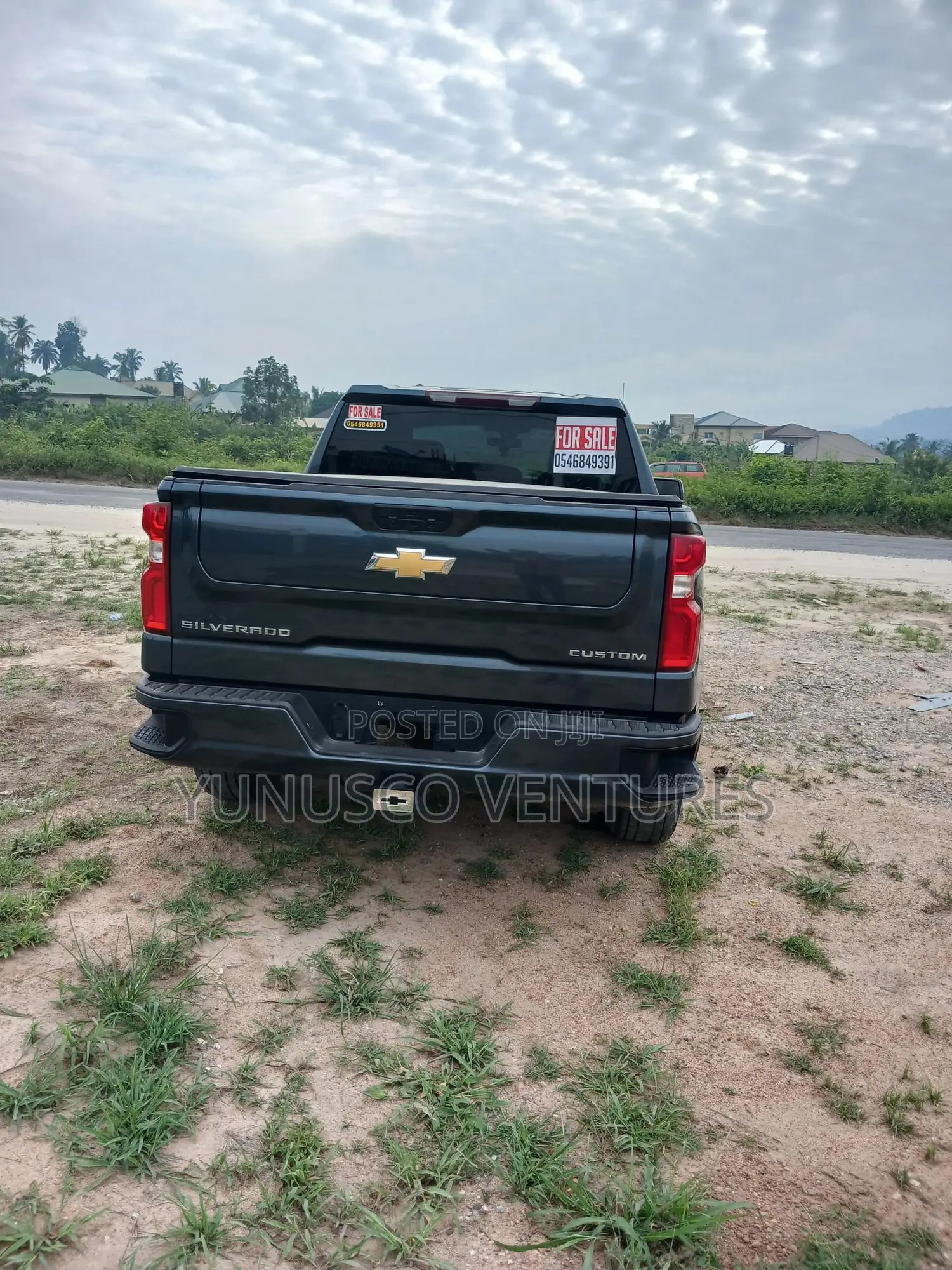 Chevrolet Silverado 2021 Green