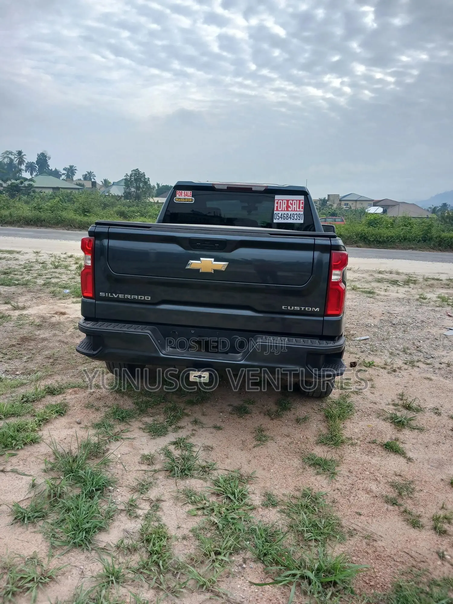 Chevrolet Silverado 2021 Green