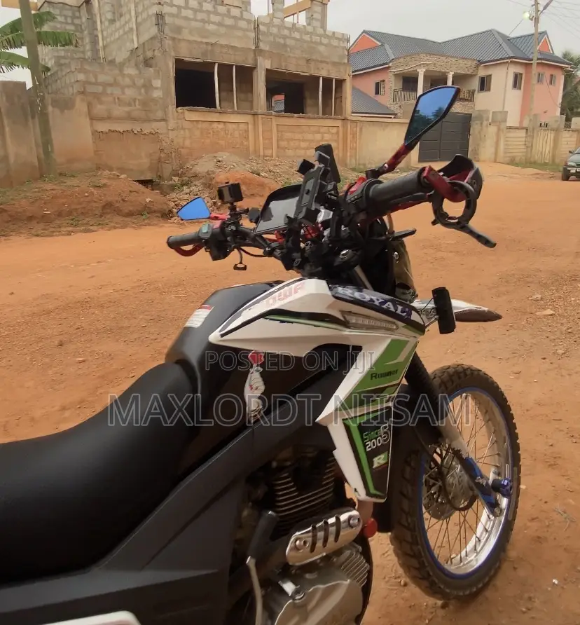 Royal Motorcycle 2025 White