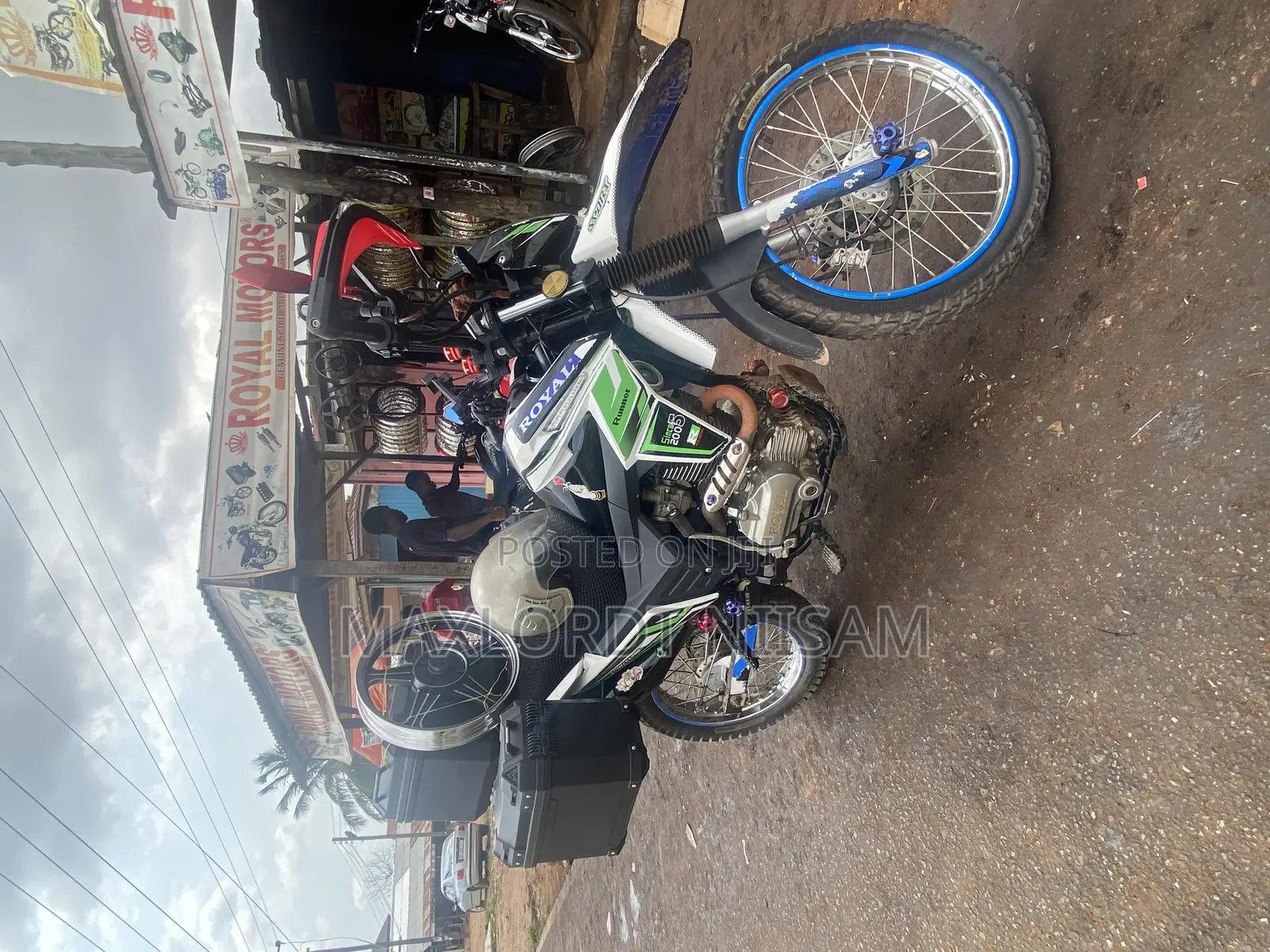 Royal Motorcycle 2025 White