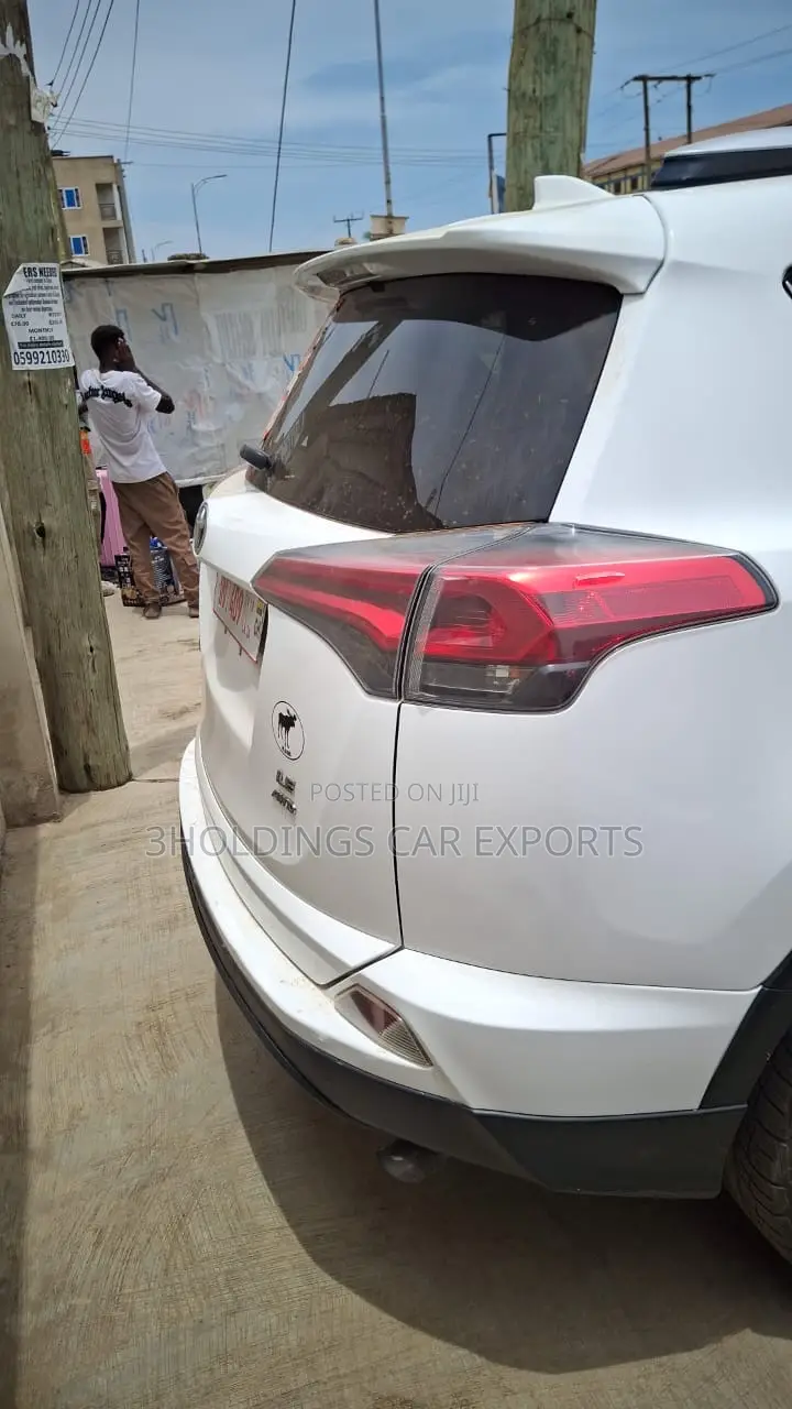 Toyota RAV4 LE AWD (2.5L 4cyl 6A) 2016 White