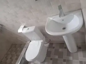 2bdrm Apartment in Chis-Lon Broker’S, Adade for rent