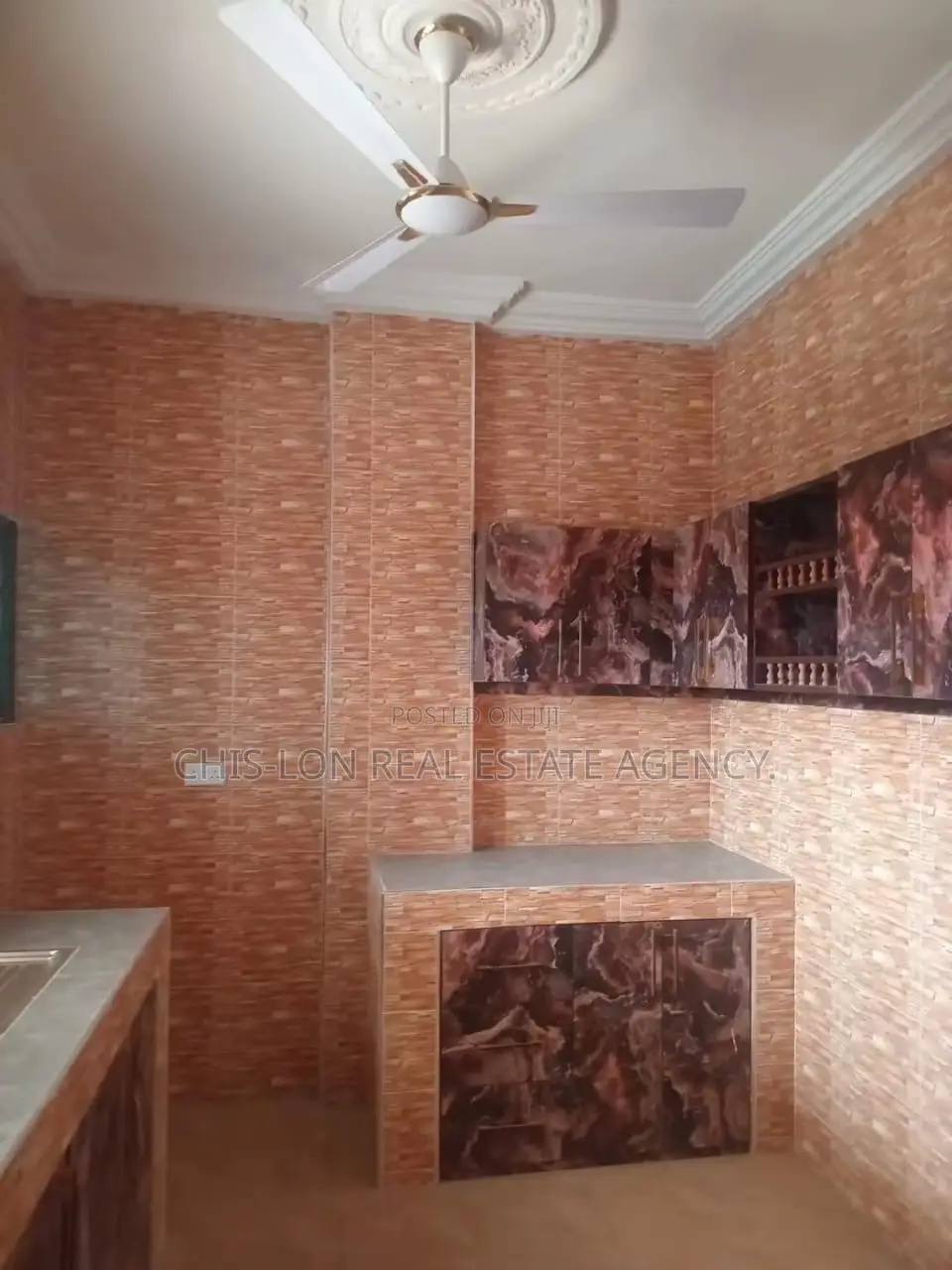 2bdrm Apartment in Chis-Lon Broker’S, Adade for rent