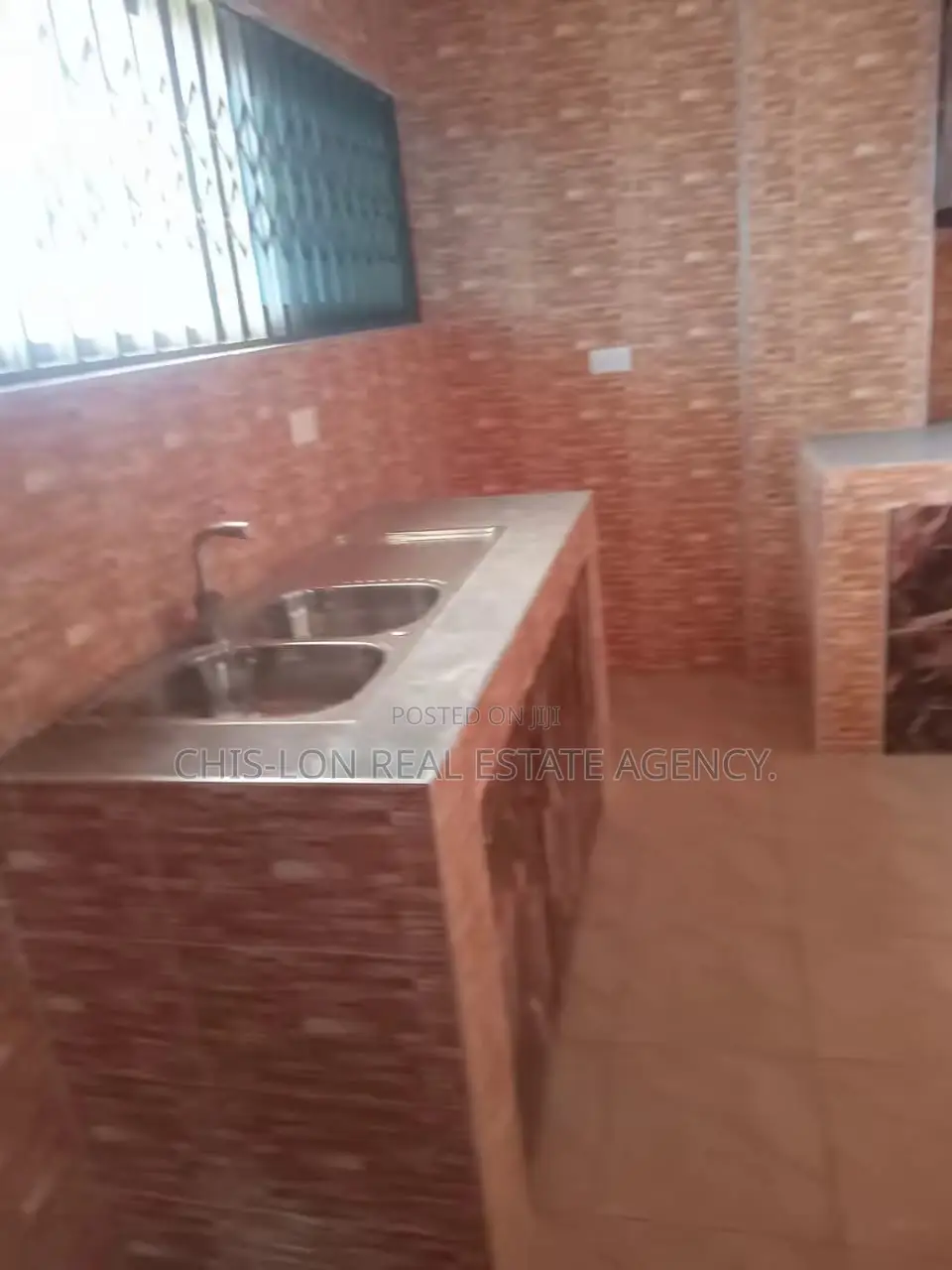 2bdrm Apartment in Chis-Lon Broker’S, Adade for rent