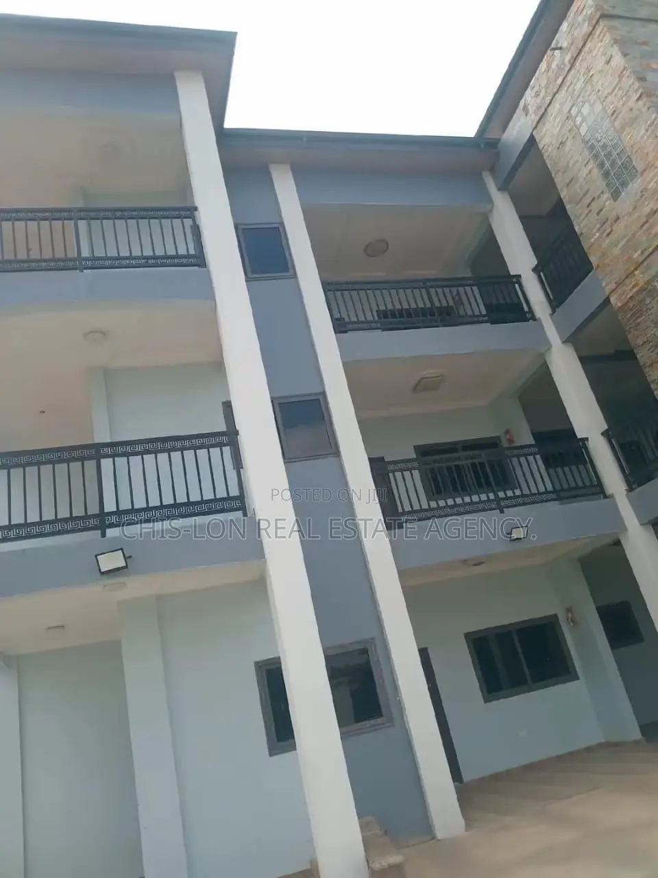 2bdrm Apartment in Chis-Lon Broker’S, Adade for rent