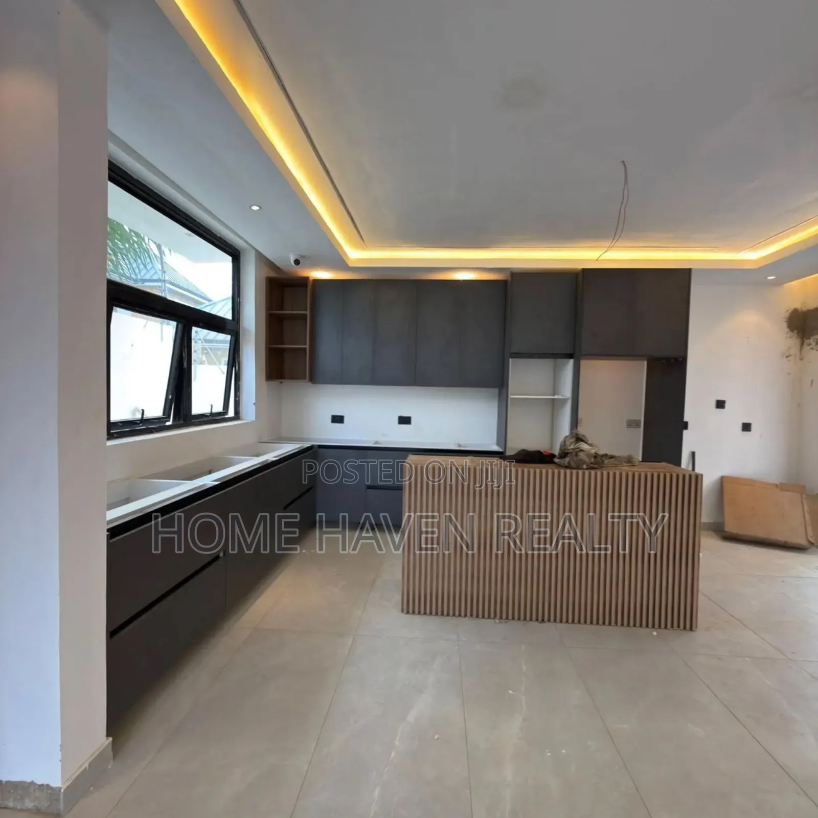 4bdrm House in East Legon, Police Station for sale