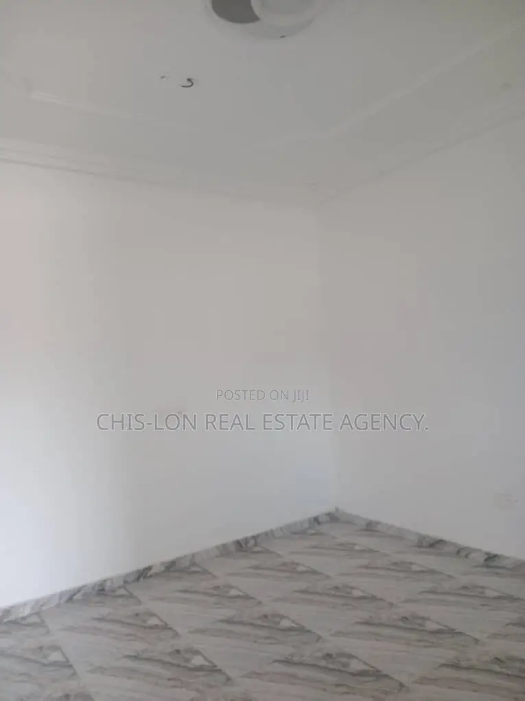 1bdrm Apartment in Chis-Lon Broker’S, Bluetop Estate for rent