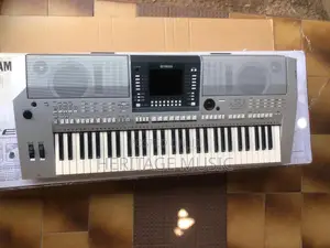 Yamaha PSR S710