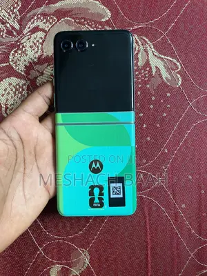 New Motorola Razr 2024 256 GB Green