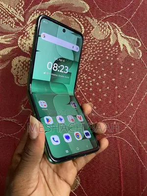 New Motorola Razr 2024 256 GB Green
