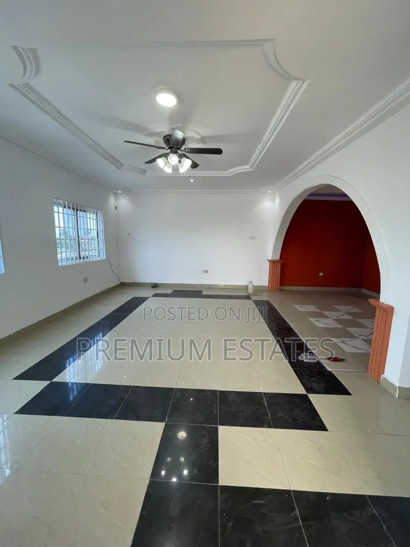 3bdrm Apartment in Kwabenya for rent