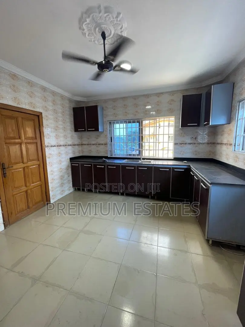 3bdrm Apartment in Kwabenya for rent