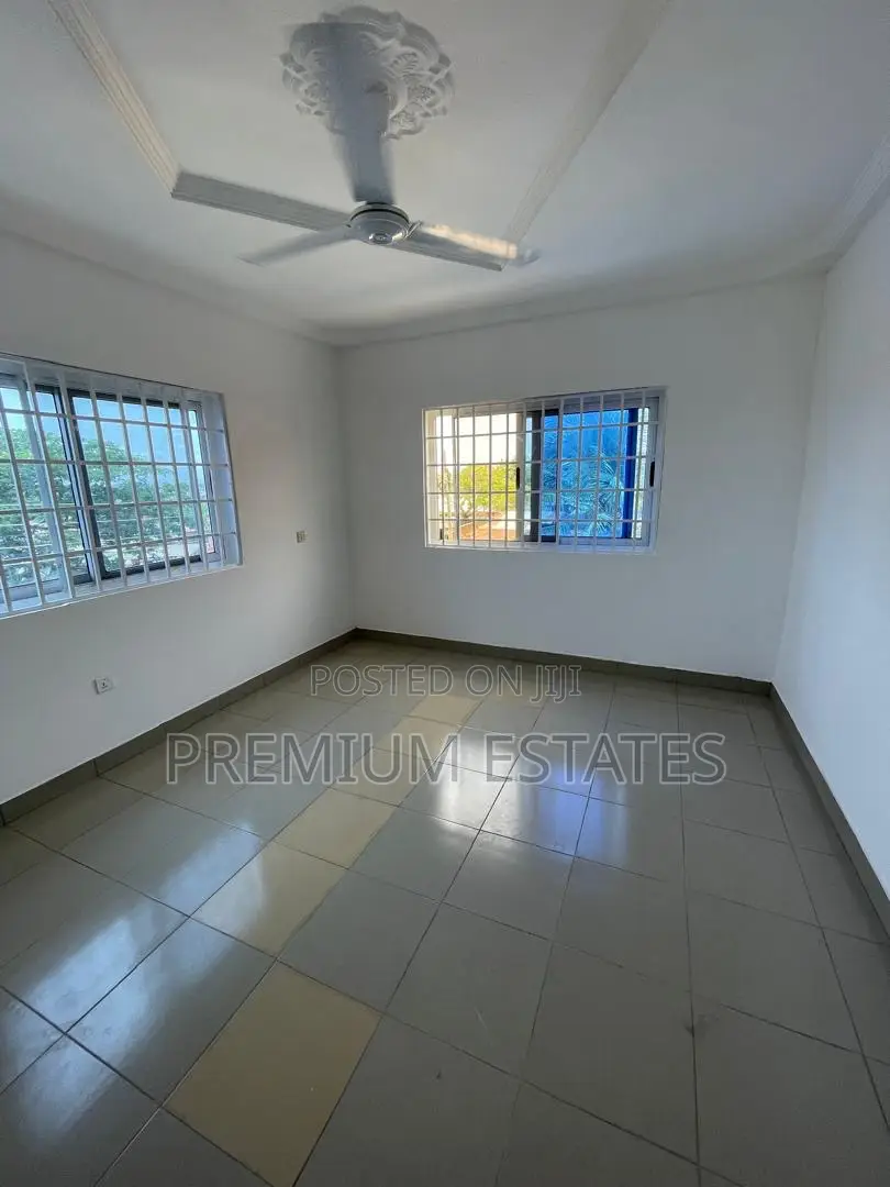 3bdrm Apartment in Kwabenya for rent