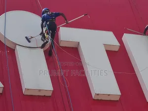Alucubond and Window Glass Facade Cleaning
