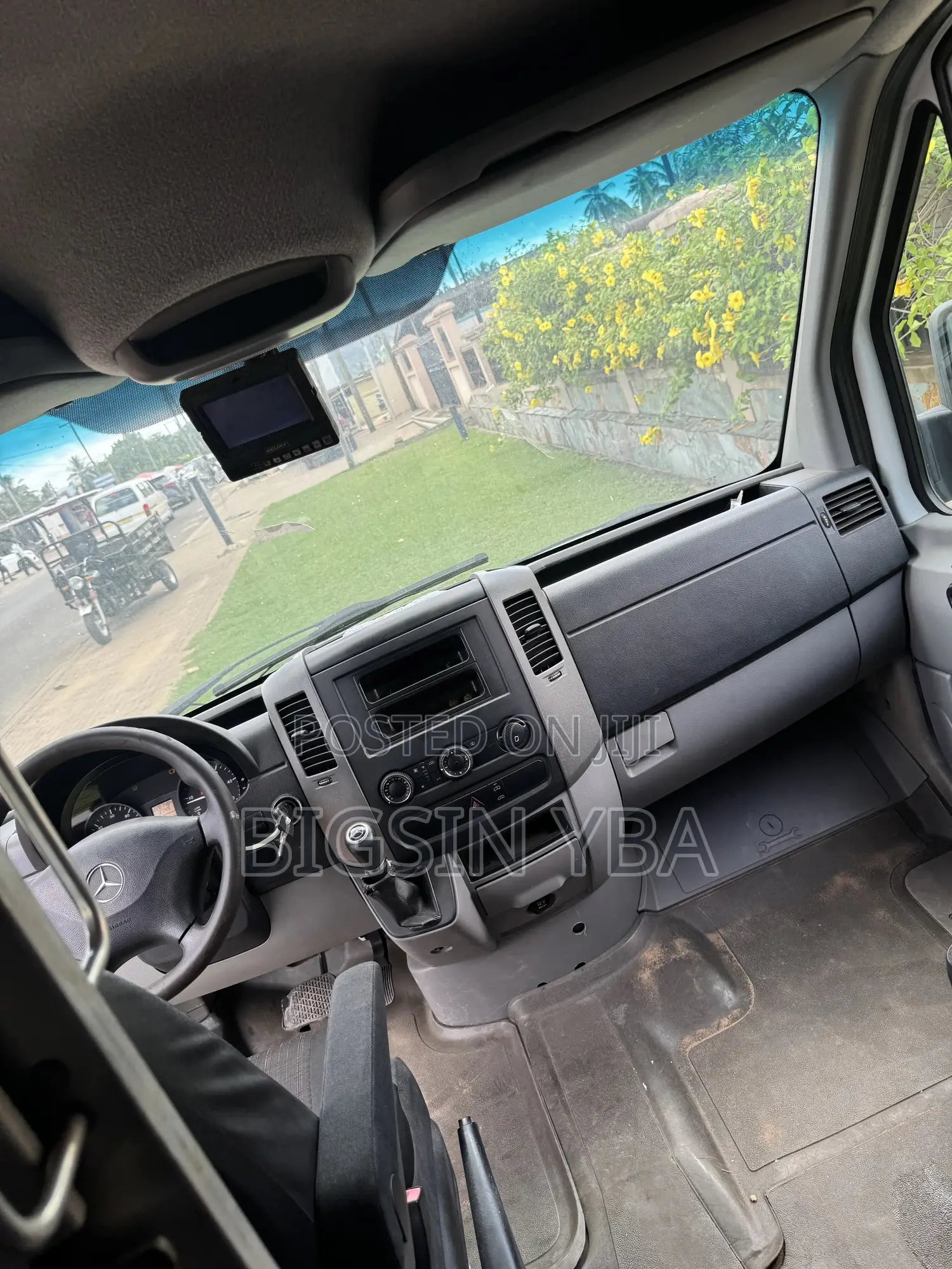 Mercedes-Benz Sprinter 2011 White