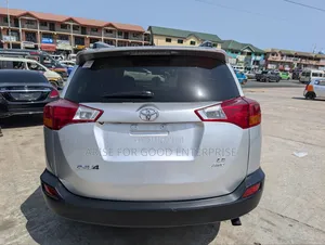 Toyota RAV4 LE 4dr SUV AWD (2.5L 4cyl 6A) 2015 Silver