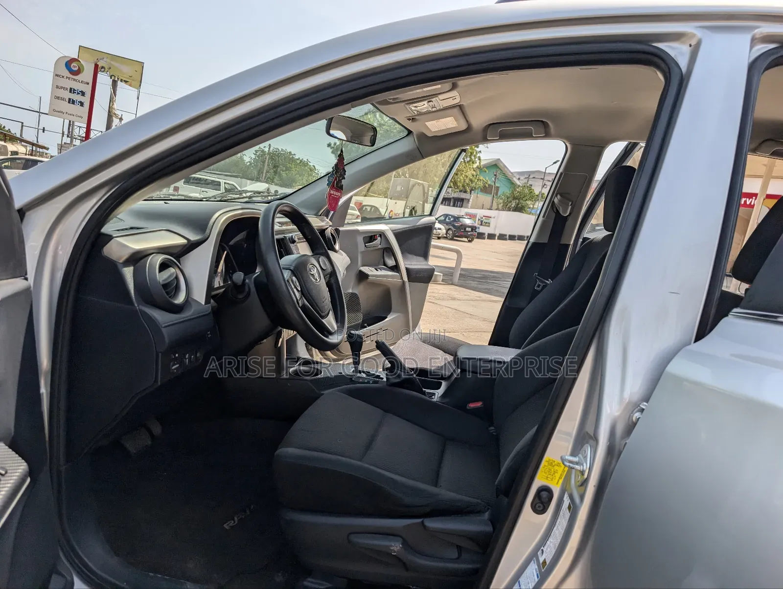 Toyota RAV4 LE 4dr SUV AWD (2.5L 4cyl 6A) 2015 Silver