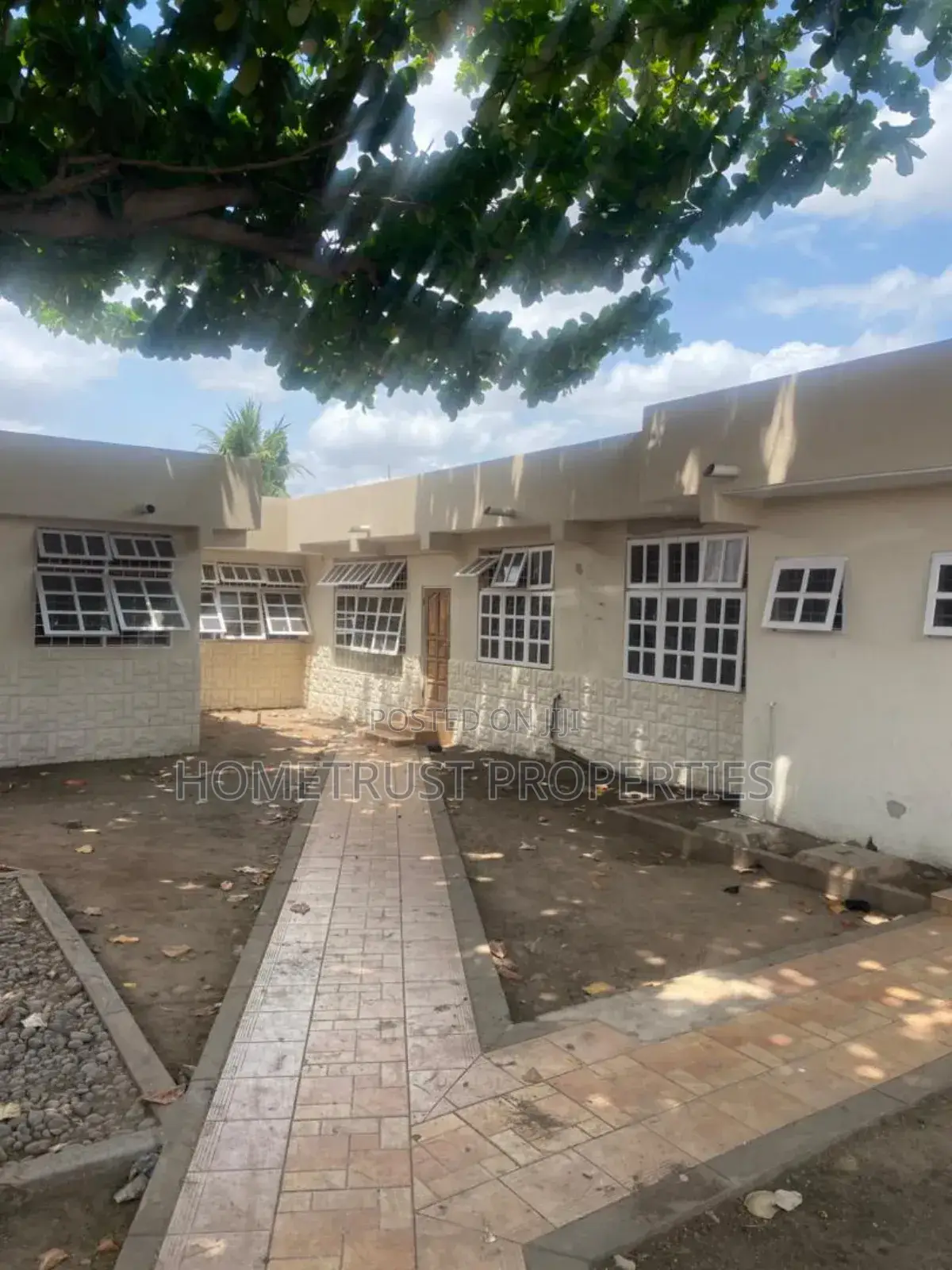 12bdrm House in Dome Market, CFC Estates for rent